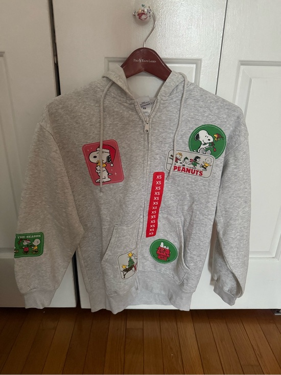Peanuts Jackets & Blazers - Peanuts Kids Light Gray Zip-Up Hoodie with Snoopy Patch Details